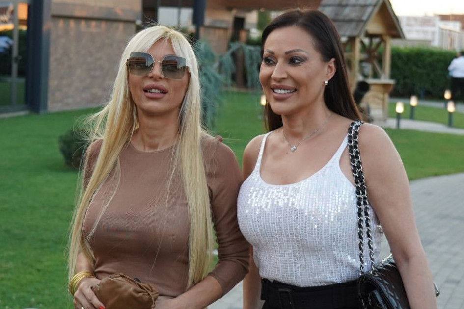 Izvini mama, ali tetka je tetka! Intervju Helene Ocokoljić Cecu doveo do suza (VIDEO) Izvini mama, ali tetka je tetka! Intervju Helene Ocokoljić Cecu doveo do suza (VIDEO)