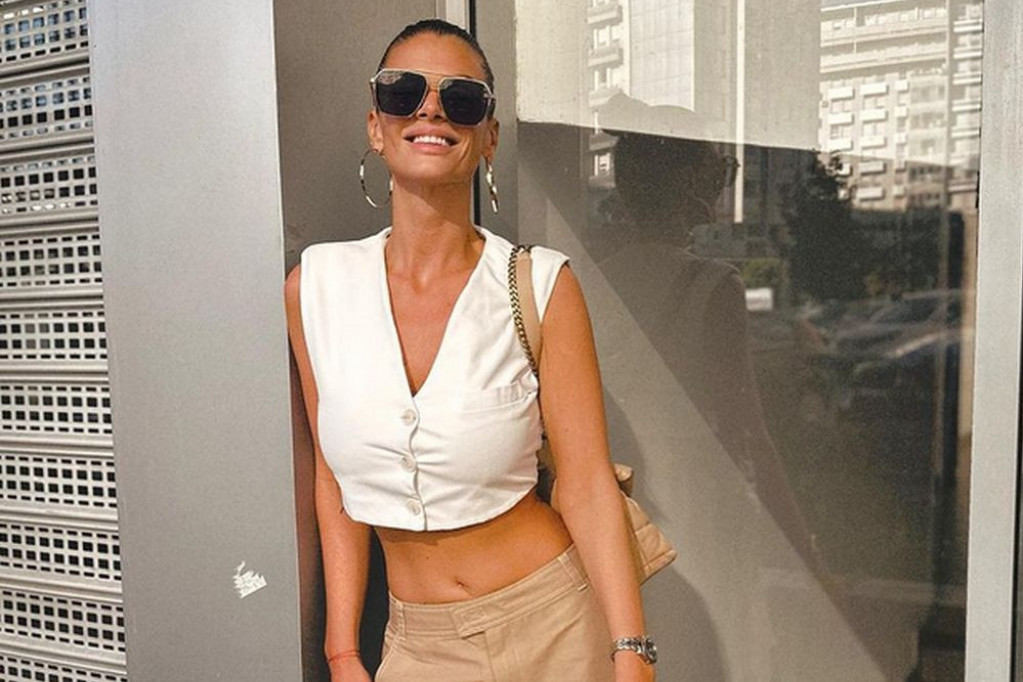 Sa ovim jelovnikom sam smršala 9 kilograma: Pevačica imala hormonski disbalans, pa jednu namirnicu skroz izbacila Sa ovim jelovnikom sam smršala 9 kilograma: Pevačica imala hormonski disbalans, pa jednu namirnicu skroz izbacila