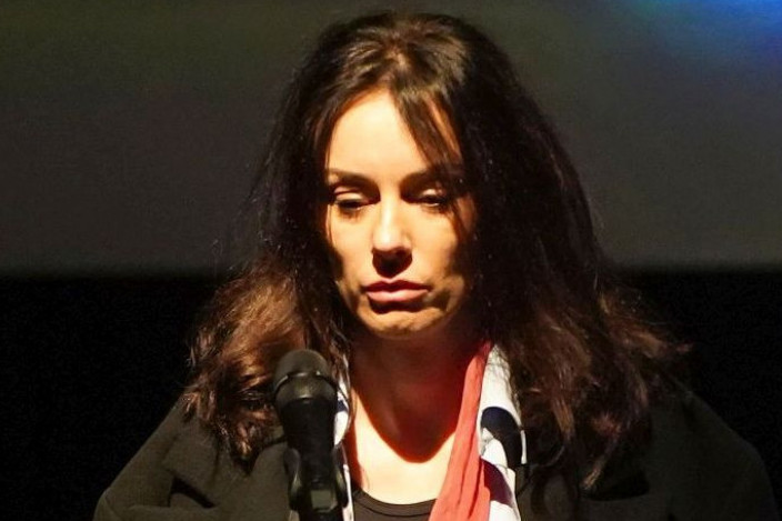 Nije joj lako: Sloboda Mićalović otkrila kakve joj muke ćerke zadaju, ni Vojinova strogoća ne pomaže (FOTO) Nije joj lako: Sloboda Mićalović otkrila kakve joj muke ćerke zadaju, ni Vojinova strogoća ne pomaže (FOTO)