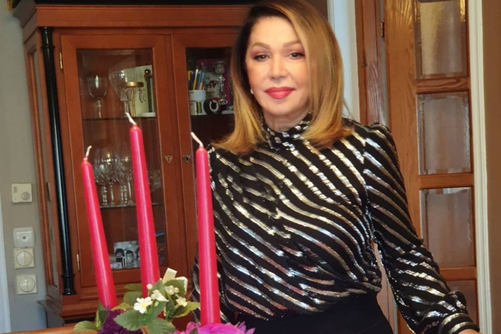 Jakna Nede Ukraden kao balska haljina: Svi gledaju i čude se - Gde je to kupila? (FOTO) Jakna Nede Ukraden kao balska haljina: Svi gledaju i čude se - Gde je to kupila? (FOTO)