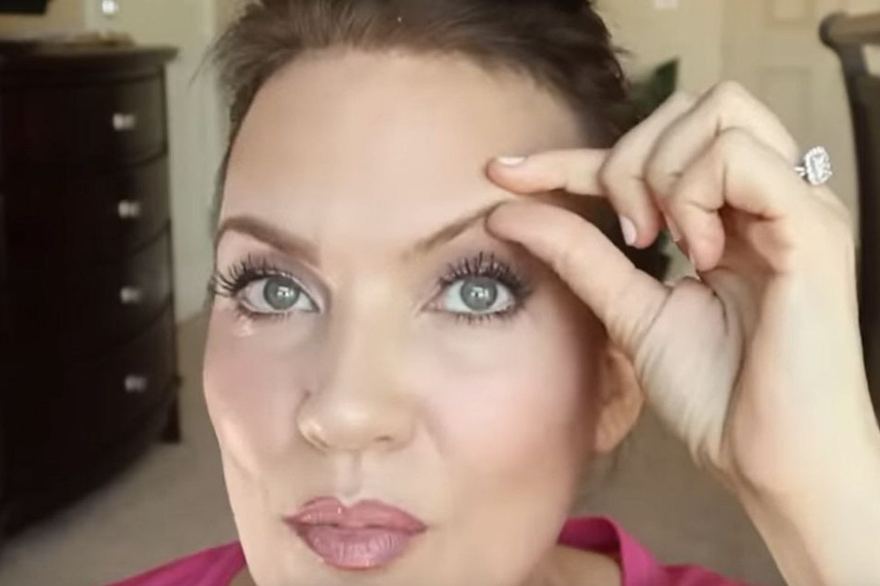 Greška kod šminkanja obrva koju baš svi prave: Potpuno narušava izgled Greška kod šminkanja obrva koju baš svi prave: Potpuno narušava izgled