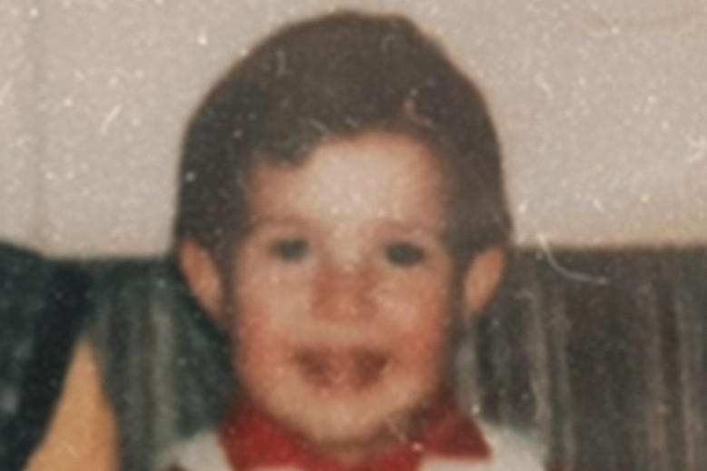 Borio se s teškom bolešću, a o njegovom burnom razvodu brujala cela Srbija:  Prepoznajete li popularnog glumca koji nosi neobičan nadimak? Borio se s teškom bolešću, a o njegovom burnom razvodu brujala cela Srbija:  Prepoznajete li popularnog glumca koji nosi neobičan nadimak?