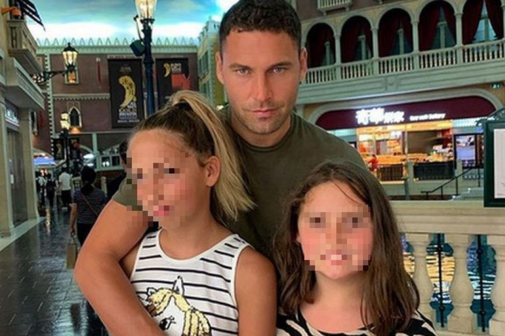 Nika Tošić se prepolovila, sve visi na njoj: Druženje sa tatom sportistom joj očigledno prija (FOTO) Nika Tošić se prepolovila, sve visi na njoj: Druženje sa tatom sportistom joj očigledno prija (FOTO)