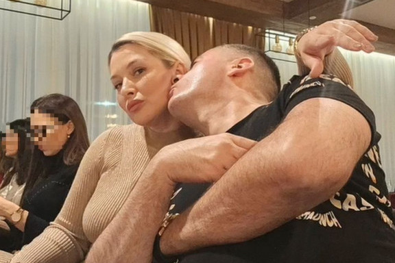 Izgubili bebu, bili na korak do razvoda, a sada im svi čestitaju: Veliko slavlje u domu Joksimovića Izgubili bebu, bili na korak do razvoda, a sada im svi čestitaju: Veliko slavlje u domu Joksimovića