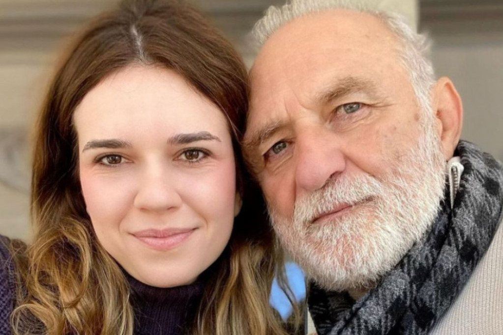 Volimo akciju i brz tempo: Anica Lazić otkrila čime ju je osvojio 4 decenije stariji Lazar Ristovski Volimo akciju i brz tempo: Anica Lazić otkrila čime ju je osvojio 4 decenije stariji Lazar Ristovski