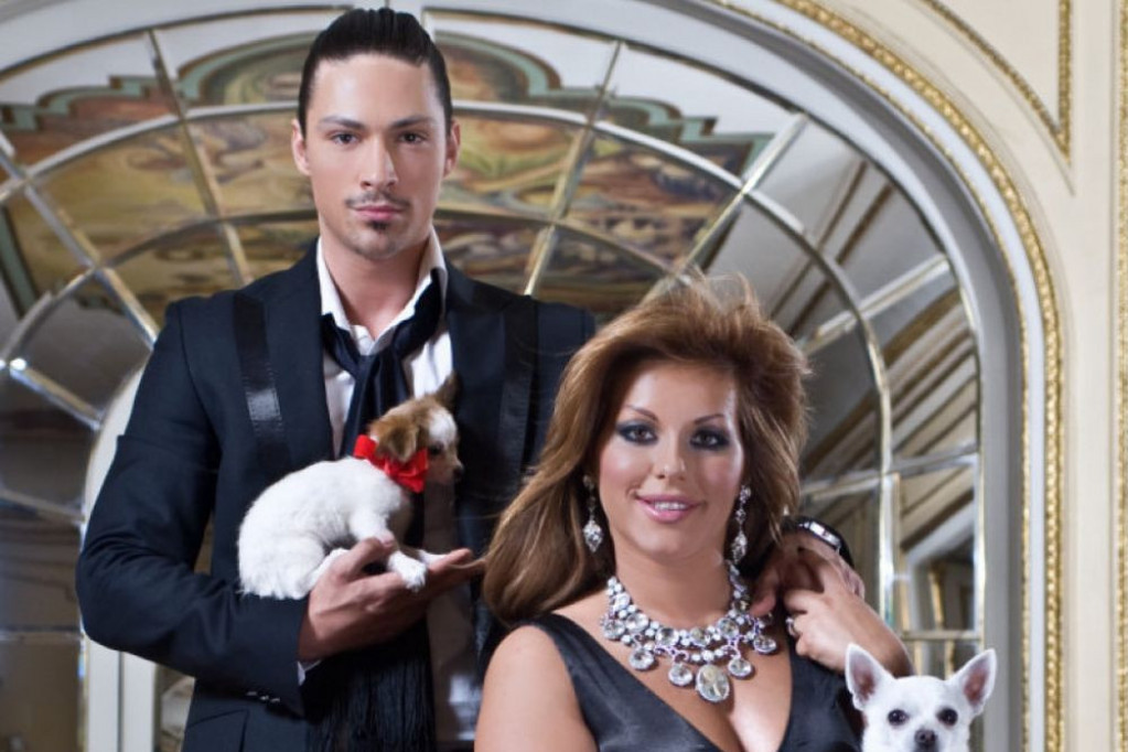 Nekad bio lepotan, zaveo i Seku i Anabelu, ali godine su nemilosrdne: Kako danas izgleda Mladen Radulović (FOTO) Nekad bio lepotan, zaveo i Seku i Anabelu, ali godine su nemilosrdne: Kako danas izgleda Mladen Radulović (FOTO)