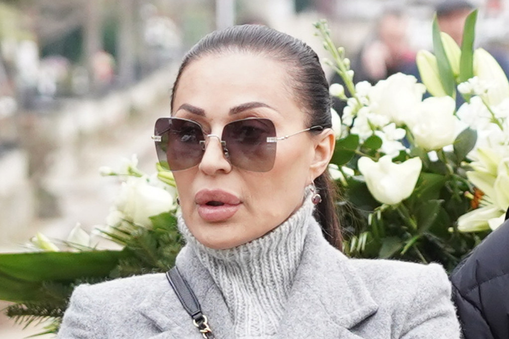 Ceca o poslednjem razgovoru sa Popovićem: U četvrtak mi je napisao... Ceca o poslednjem razgovoru sa Popovićem: U četvrtak mi je napisao...