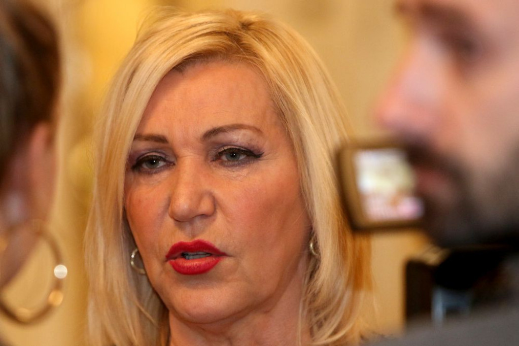 Imala osam kancera, nije mogla ni da sedi, ni da spava: Dve godine posle smrti Merime Njegomir preminula je i ona Imala osam kancera, nije mogla ni da sedi, ni da spava: Dve godine posle smrti Merime Njegomir preminula je i ona