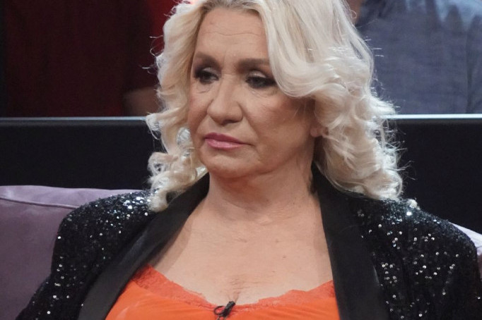Zar je potrošila sve što je zaradila? Vesna Zmijanac progovorila o svojoj situaciji: Živim od danas do sutra Zar je potrošila sve što je zaradila? Vesna Zmijanac progovorila o svojoj situaciji: Živim od danas do sutra
