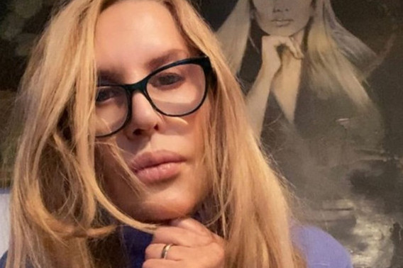 Verica Rakočević bez brushaltera prošetala ulicom: Blago prebacila sako preko ramena - Ovo samo ona sme (FOTO) Verica Rakočević bez brushaltera prošetala ulicom: Blago prebacila sako preko ramena - Ovo samo ona sme (FOTO)