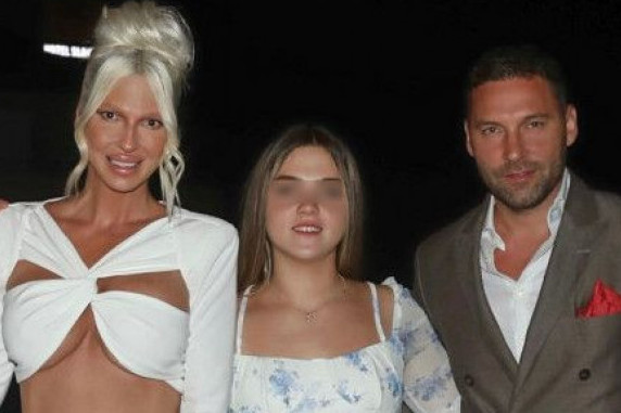 Nika Tošić otkrila pravo stanje u porodici: Pa zar na mamin rođendan? Nika Tošić otkrila pravo stanje u porodici: Pa zar na mamin rođendan?