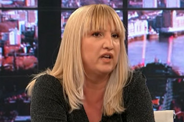 Ostavio ju je sa ćerkom pre više od dve decenije: Kebi palim sveću, ako poželi da ispravi situaciju... Ostavio ju je sa ćerkom pre više od dve decenije: Kebi palim sveću, ako poželi da ispravi situaciju...