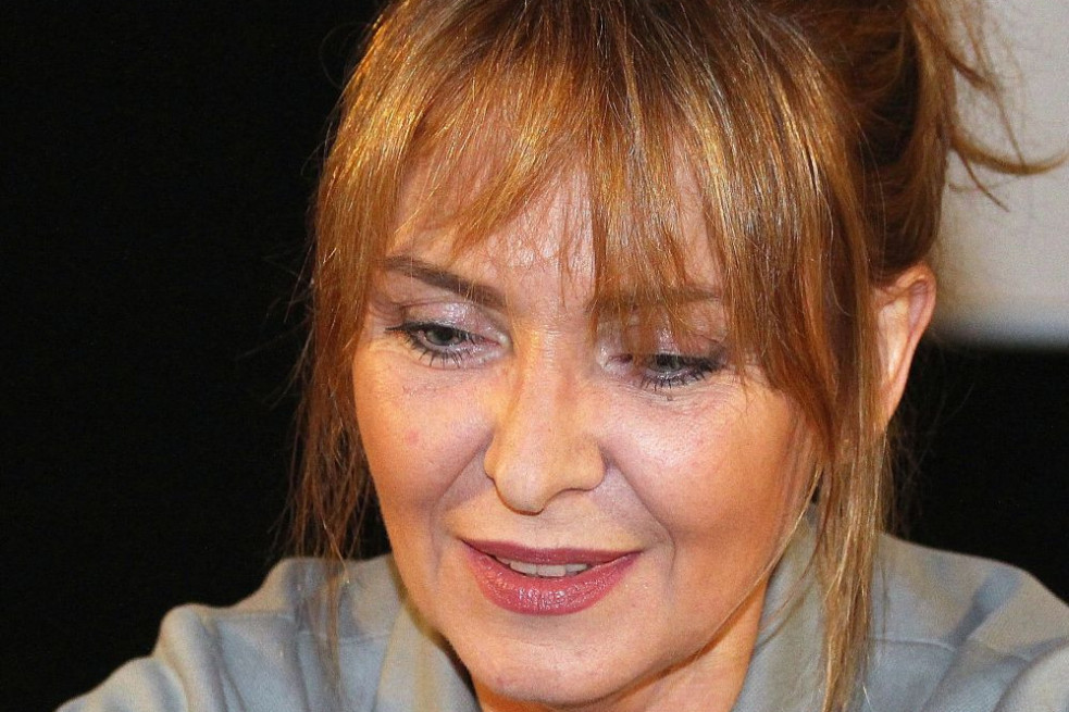Zbog njega je ostavila glumu i napustila Srbiju: Ovaj zgodni doktor je muž Vesne Trivalić (FOTO) Zbog njega je ostavila glumu i napustila Srbiju: Ovaj zgodni doktor je muž Vesne Trivalić (FOTO)