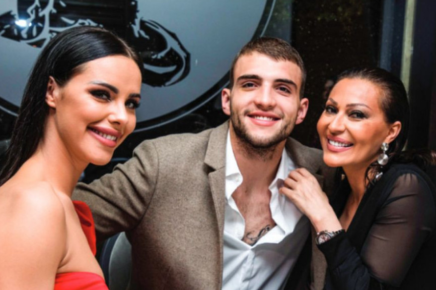 Cela porodica Ražnatović otputovala u Sevilju, razlog je prelep FOTO Cela porodica Ražnatović otputovala u Sevilju, razlog je prelep FOTO