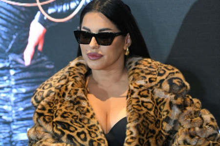 Moderno i moćno: Nokte Seke Aleksić pokazaćete kada sledeći put odete na manikir (FOTO) Moderno i moćno: Nokte Seke Aleksić pokazaćete kada sledeći put odete na manikir (FOTO)