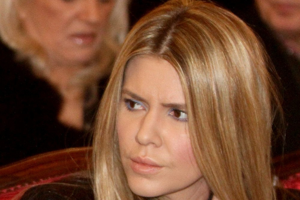 Ponižavala sam se kao žena: Melina priznala ono što niko nije znao o Harisu Ponižavala sam se kao žena: Melina priznala ono što niko nije znao o Harisu