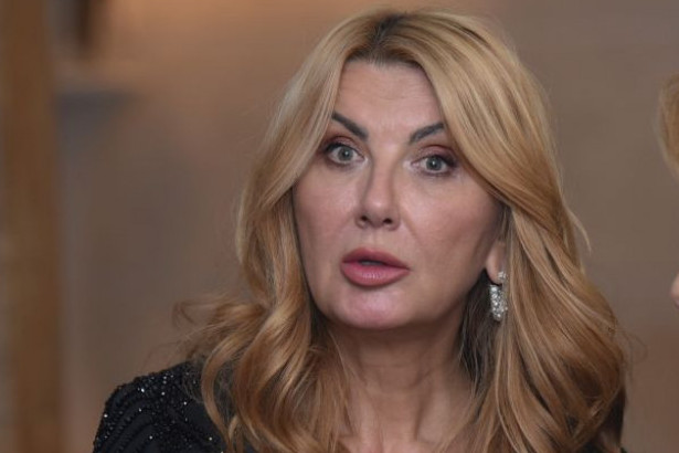 Vesna Dedić stavila tačku na romansu sa doktorom: Poručila samo jedno (FOTO) Vesna Dedić stavila tačku na romansu sa doktorom: Poručila samo jedno (FOTO)
