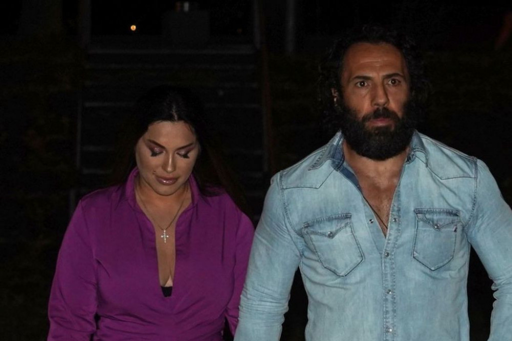 Kada se ona pojavi, svi stoje mirno! Upoznajte svekrvu Seke Aleksić, pevačica mora da je zove mama (FOTO) Kada se ona pojavi, svi stoje mirno! Upoznajte svekrvu Seke Aleksić, pevačica mora da je zove mama (FOTO)