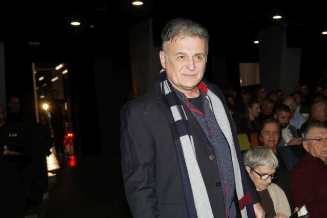 Branislav Lečić na premijeri filma za ruku drži zanosnu plavušu, sve oči uprte u njih (FOTO)