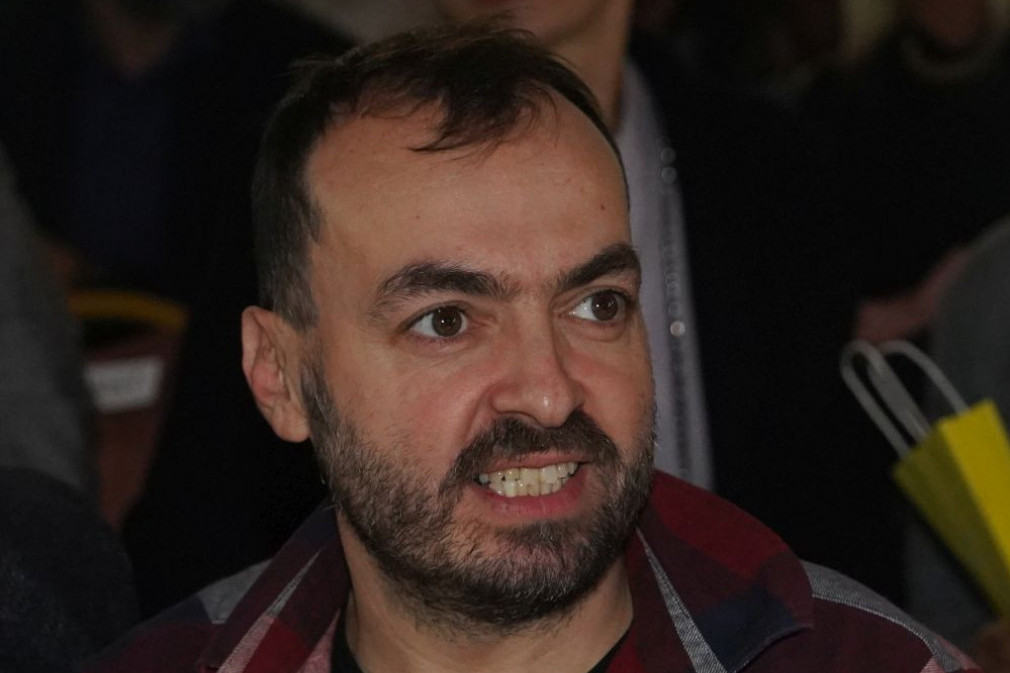 Sinovi Nenada Okanovića prešišali oca: Kao da je juče bilo kada su slavili malu maturu, a sada su već momci za kojima se devojke okreću Sinovi Nenada Okanovića prešišali oca: Kao da je juče bilo kada su slavili malu maturu, a sada su već momci za kojima se devojke okreću
