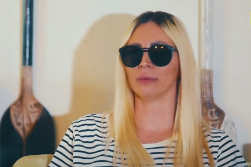 Bila prava zavodnica devedesetih, Lazetić ludeo za njom, ali godine su je promenile (FOTO) Bila prava zavodnica devedesetih, Lazetić ludeo za njom, ali godine su je promenile (FOTO)