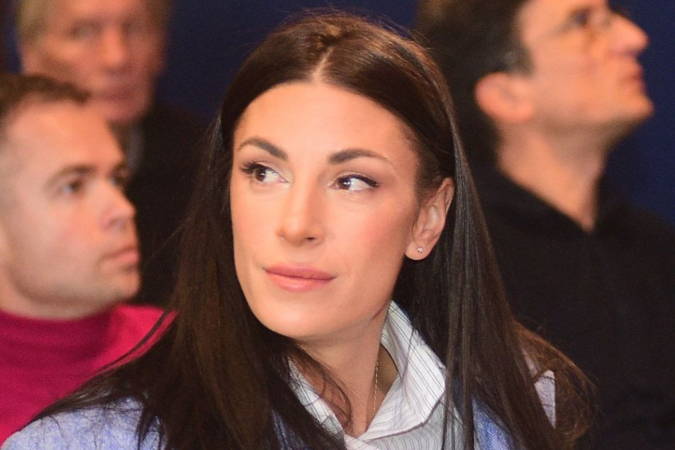 Ivana Španović opet zablistala u belom: Haljina sa predivnim bretelicama istakla joj ozareno lice Ivana Španović opet zablistala u belom: Haljina sa predivnim bretelicama istakla joj ozareno lice