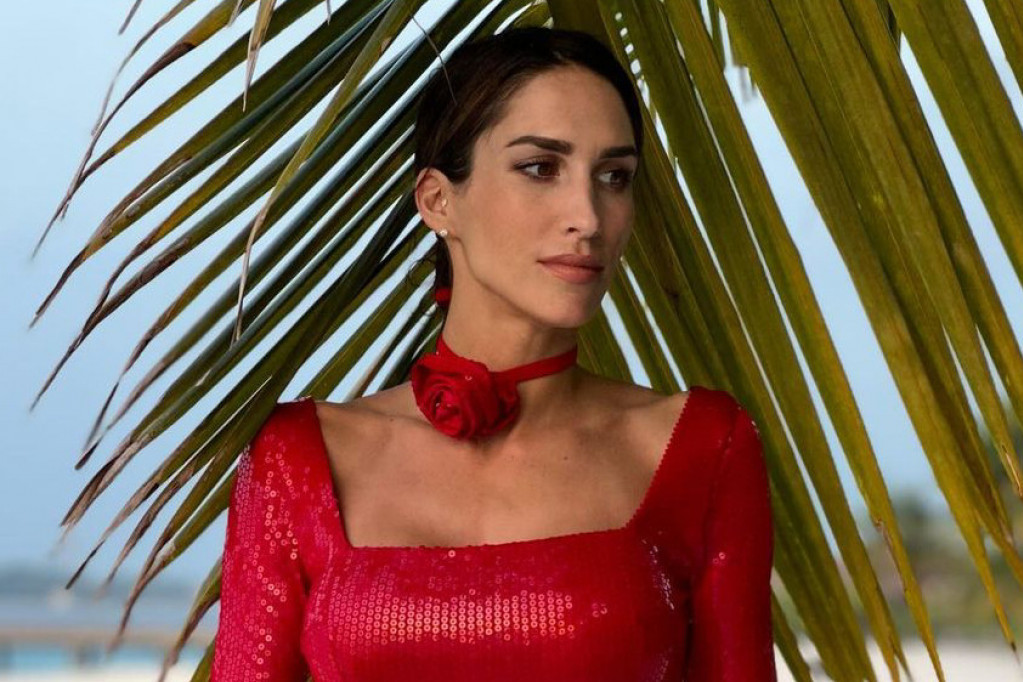 Promena Jelisavete Orašanin očigledna: Sada je jasno šta je sve radila na sebi (FOTO) Promena Jelisavete Orašanin očigledna: Sada je jasno šta je sve radila na sebi (FOTO)