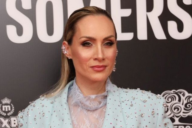 Jelena Gavrilović spržila lice kiselinom! Fanovi u šoku: Šta si to ženo uradila sa sobom (FOTO) Jelena Gavrilović spržila lice kiselinom! Fanovi u šoku: Šta si to ženo uradila sa sobom (FOTO)
