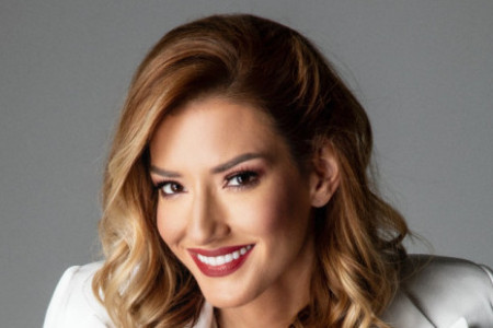 Tri haljine, jedan modni trik: Evo kako Jovana Joksimović uspeva da izgleda pet kilograma mršavije u svakoj prilici Tri haljine, jedan modni trik: Evo kako Jovana Joksimović uspeva da izgleda pet kilograma mršavije u svakoj prilici