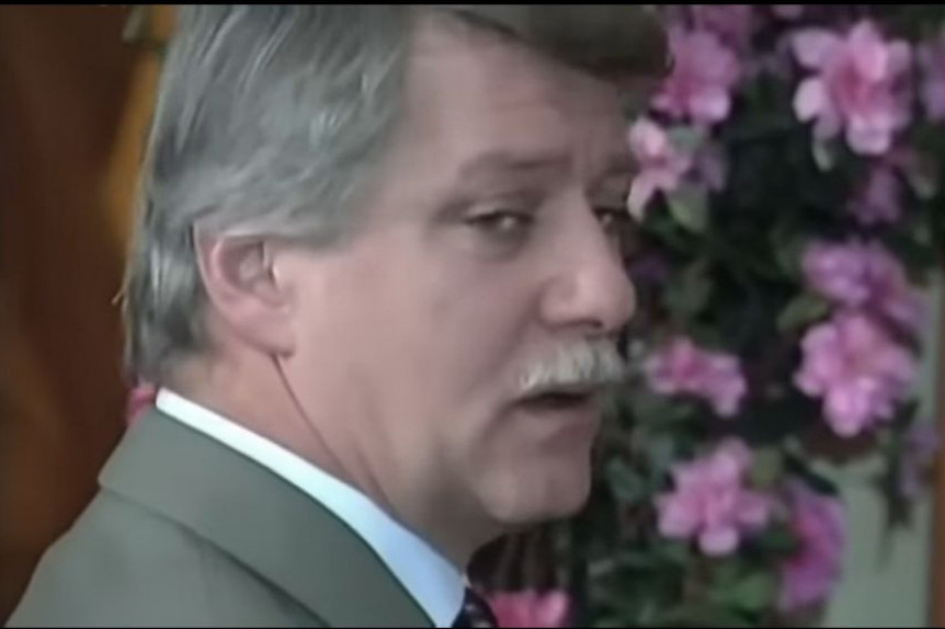 Nekada najlepši glumac u Jugoslaviji posle bolesti više nije isti: Pogledajte kako danas izgleda Aljoša Vučković (FOTO) Nekada najlepši glumac u Jugoslaviji posle bolesti više nije isti: Pogledajte kako danas izgleda Aljoša Vučković (FOTO)