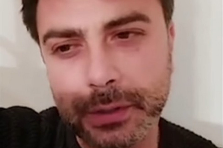 Dom Mikija Damjanovića zavijen u crno! Glumac neutešan ponavlja: Voleću te zauvek(FOTO) Dom Mikija Damjanovića zavijen u crno! Glumac neutešan ponavlja: Voleću te zauvek(FOTO)