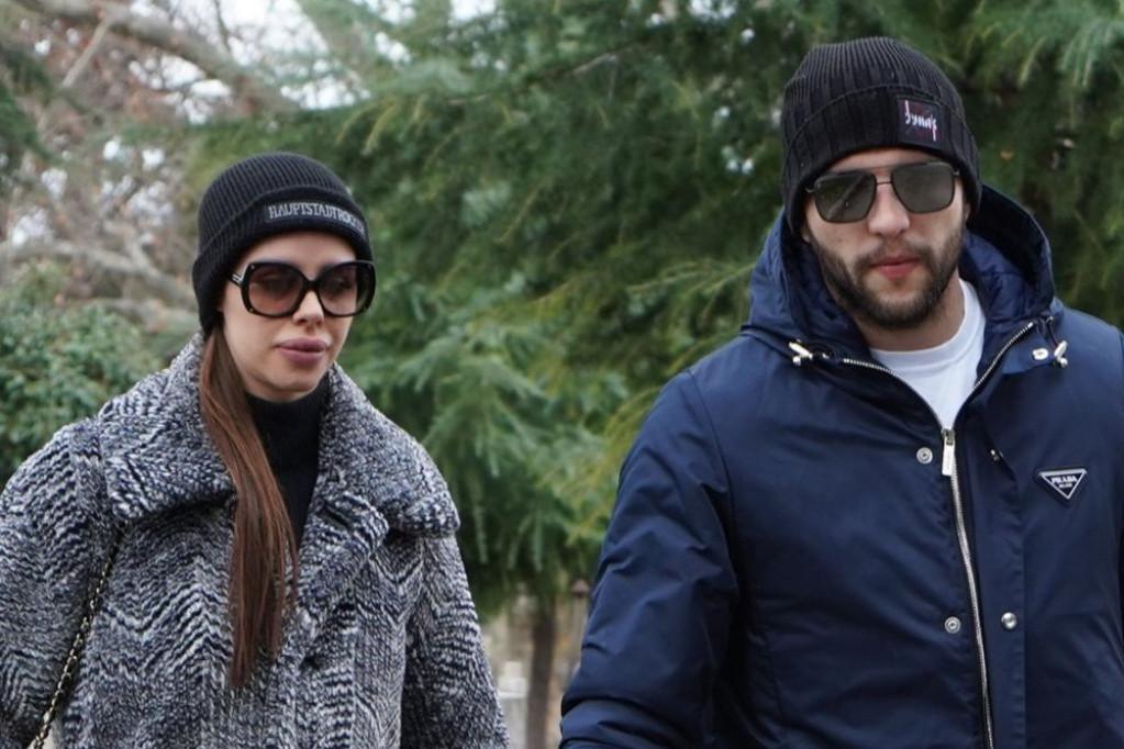 Bogdani Ražnatović treća trudnoća ne ide lagano kao prve dve: Fotografija odala zabrinuto lice trudnice u sedmom mesecu Bogdani Ražnatović treća trudnoća ne ide lagano kao prve dve: Fotografija odala zabrinuto lice trudnice u sedmom mesecu