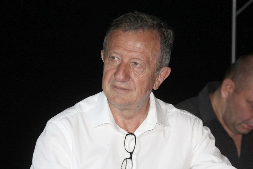 Žena me sa ljubavnikom sačekala na vratima: Brak Žike Šarenice se završio na tužan način Žena me sa ljubavnikom sačekala na vratima: Brak Žike Šarenice se završio na tužan način