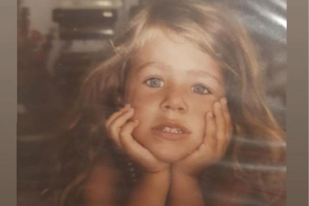 Život joj je obeležila teška saobraćajka, a danas je velika glumačka zvezda (FOTO) Život joj je obeležila teška saobraćajka, a danas je velika glumačka zvezda (FOTO)