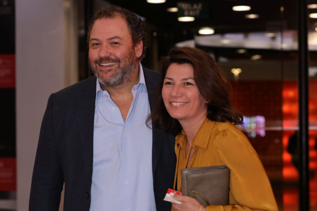 Dobro skrivana lokacija: Ovde žive Milena Vasić i Jug Radivojević sa svom svojom decom (FOTO) Dobro skrivana lokacija: Ovde žive Milena Vasić i Jug Radivojević sa svom svojom decom (FOTO)