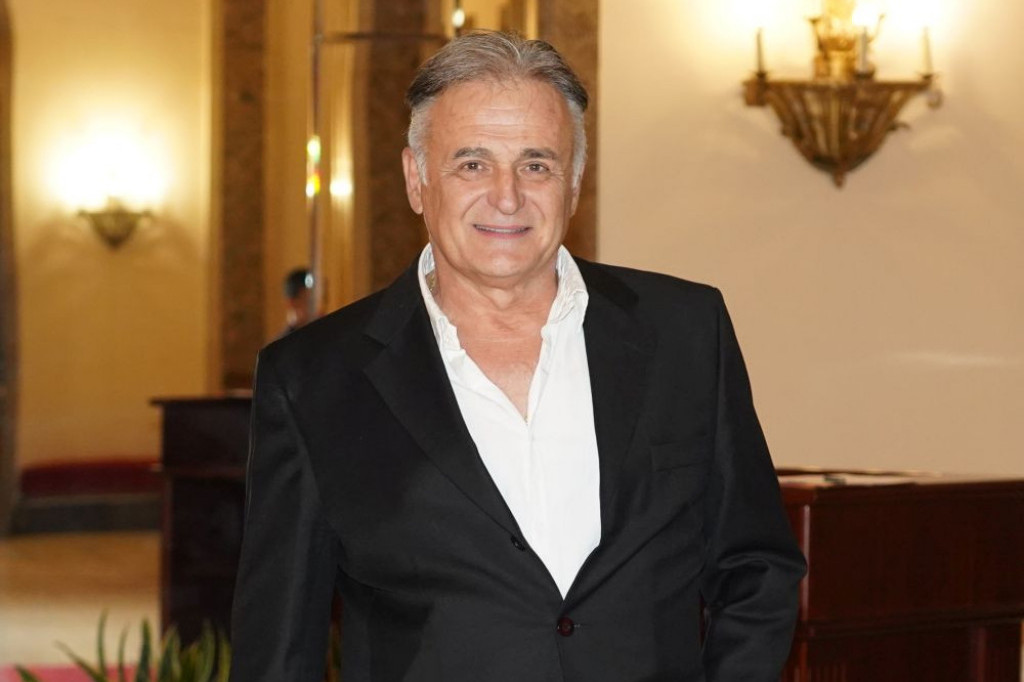 Ovo je prva supruga Branislava Lečića! Kako izgleda, ne čudi što je godinama nakon razvoda patio za njom Ovo je prva supruga Branislava Lečića! Kako izgleda, ne čudi što je godinama nakon razvoda patio za njom