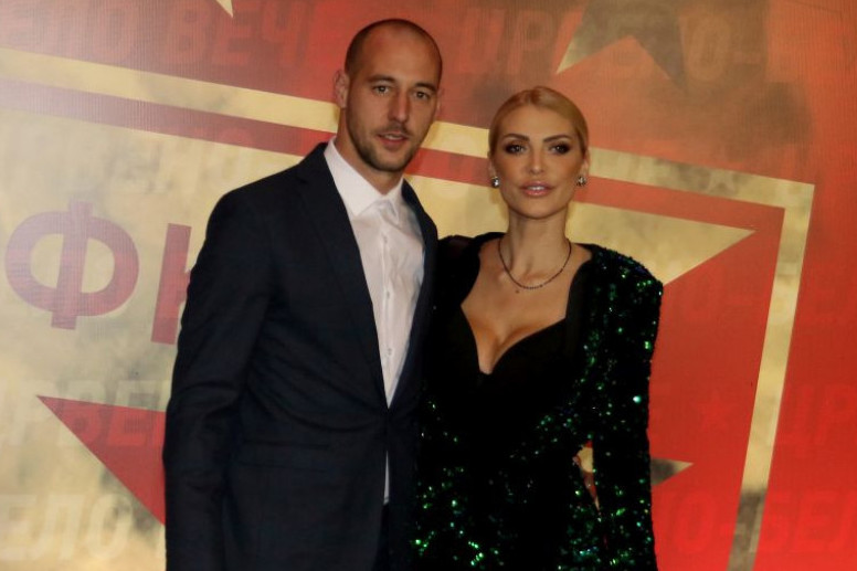 Živeo je u mom stanu, izdržavala sam ga: Golmanova supruga otkrila istinu o njihovoj ljubavi Živeo je u mom stanu, izdržavala sam ga: Golmanova supruga otkrila istinu o njihovoj ljubavi