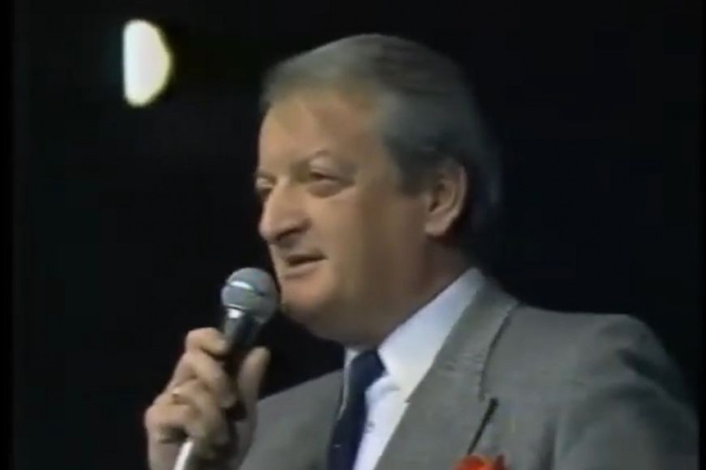 Sin vam je i te kako poznat, a ćerka je očeva kopija: Pogledajte jedinu zajedničku fotografiju dece Milovana Ilića Minimaksa Sin vam je i te kako poznat, a ćerka je očeva kopija: Pogledajte jedinu zajedničku fotografiju dece Milovana Ilića Minimaksa