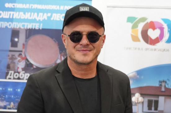 Jovani i ćerkama ostavio stan: Ovde sa novom devojkom živi Aleksandar Cvetković nakon razvoda Jovani i ćerkama ostavio stan: Ovde sa novom devojkom živi Aleksandar Cvetković nakon razvoda
