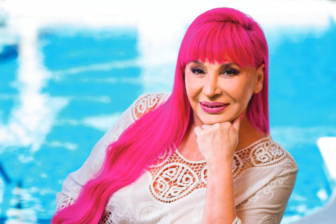 Navodno se lepo slažu, pa zašto onda najstarije ćerke Zorice Brunclik nema na porodičnim slikama i slavljima? (FOTO) Navodno se lepo slažu, pa zašto onda najstarije ćerke Zorice Brunclik nema na porodičnim slikama i slavljima? (FOTO)