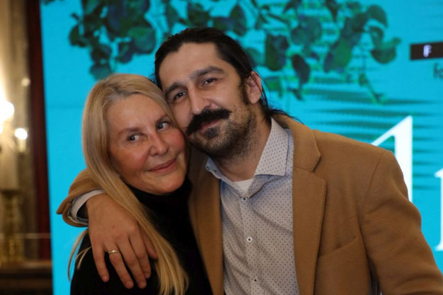 Kraću venčanicu nikada niste videli: Ovako su Veljko i Verica izgledali na svom venčanju (FOTO) Kraću venčanicu nikada niste videli: Ovako su Veljko i Verica izgledali na svom venčanju (FOTO)