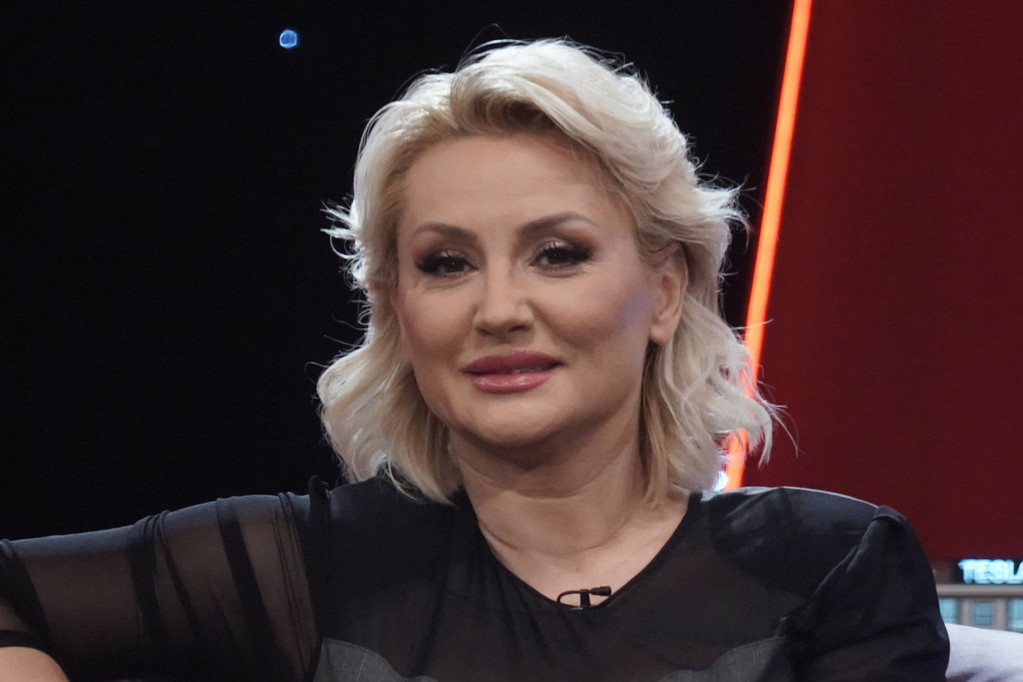 Slika iz detinjstva Goce Tržan zapalila mreže: Svi misle da je to njena ćerka Lena Slika iz detinjstva Goce Tržan zapalila mreže: Svi misle da je to njena ćerka Lena