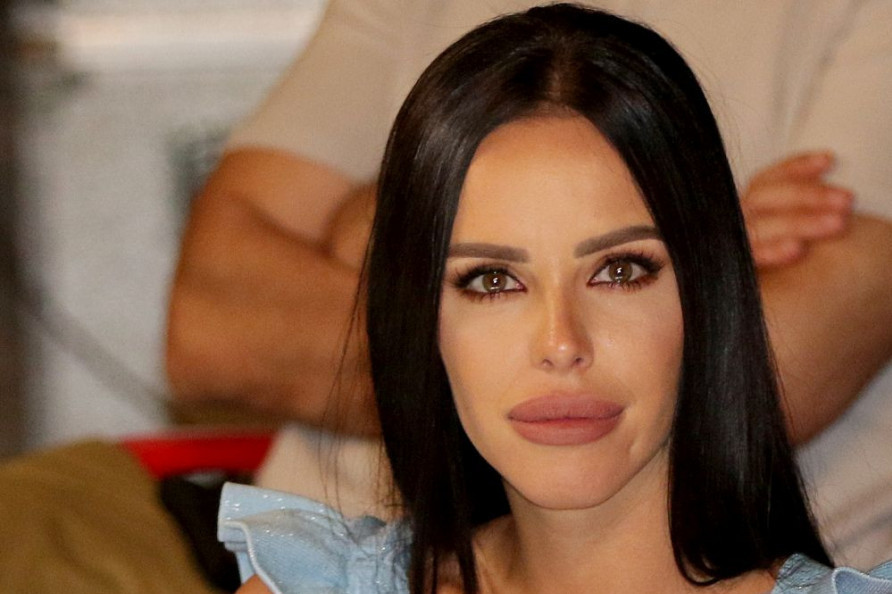 Bogdana Ražnatović uslikana u kupaćem kostimu: Treći porođaj ostavio je traga (FOTO) Bogdana Ražnatović uslikana u kupaćem kostimu: Treći porođaj ostavio je traga (FOTO)