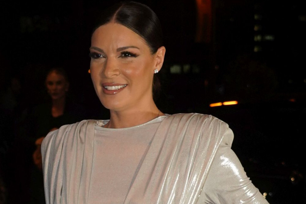 Sanja Kužet izgleda bolje nego ikad! Sati u teretani urodili su plodom, ove vežbe su ključne Sanja Kužet izgleda bolje nego ikad! Sati u teretani urodili su plodom, ove vežbe su ključne