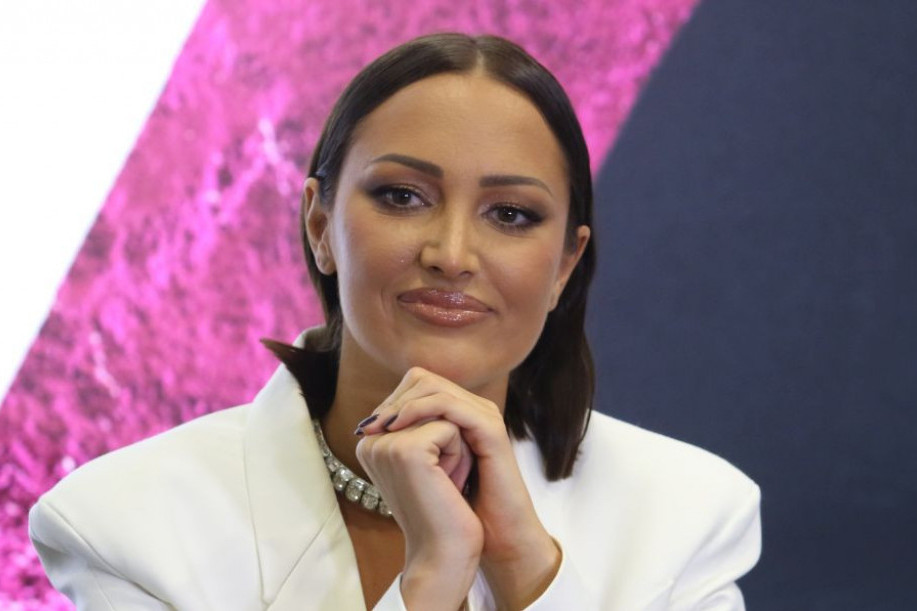 Danas u luksuznoj vili na Bežaniji, a nekad... Pogledajte kako izgleda skromna kuća u kojoj je nekad živela Aleksandra Prijović (FOTO) Danas u luksuznoj vili na Bežaniji, a nekad... Pogledajte kako izgleda skromna kuća u kojoj je nekad živela Aleksandra Prijović (FOTO)