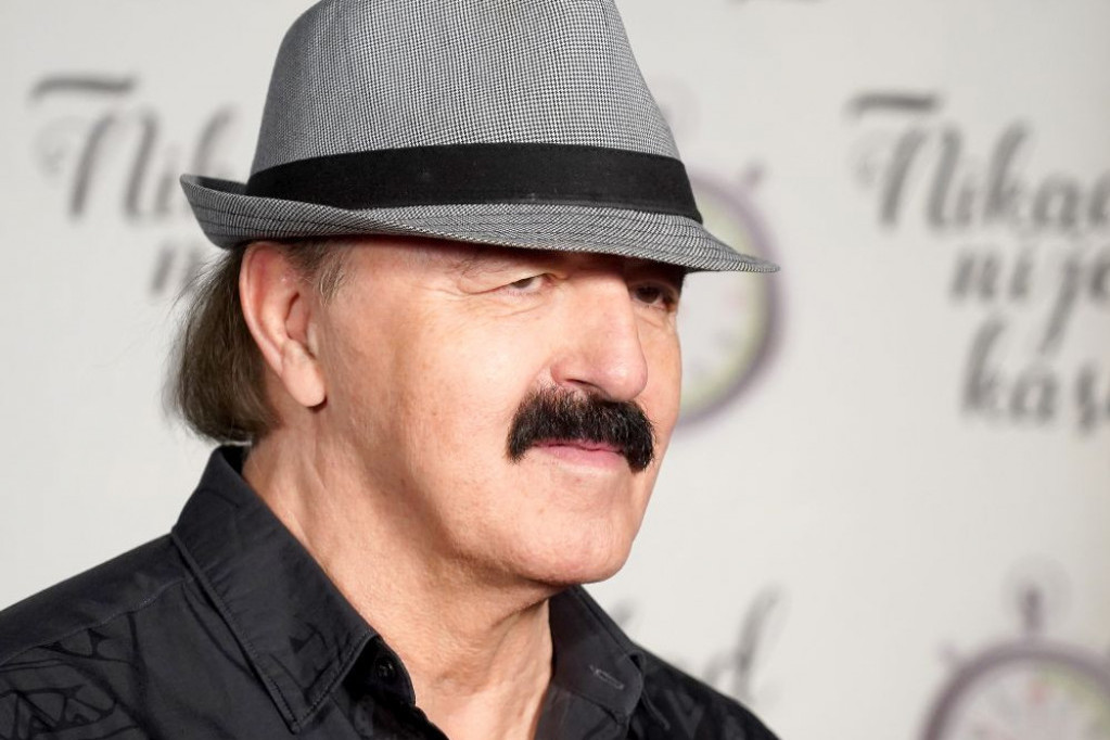 Haris ne može da sakrije koliko mu je drago: Devojka Kana Džinovića u najtežim danima za porodicu sve iznenadila gestom (FOTO) Haris ne može da sakrije koliko mu je drago: Devojka Kana Džinovića u najtežim danima za porodicu sve iznenadila gestom (FOTO)