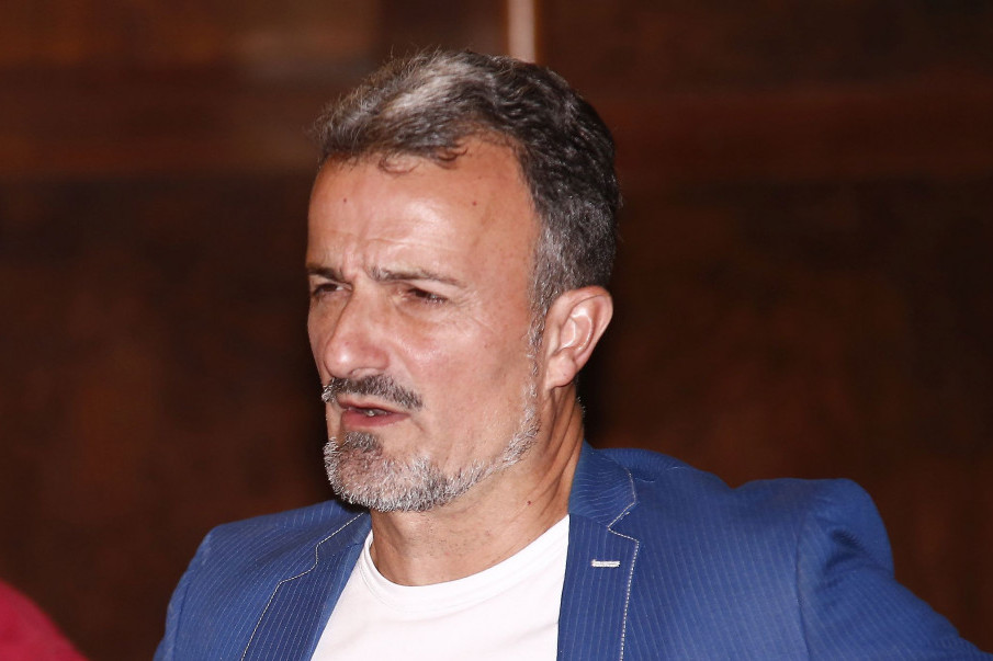 Vila Ivana Milinkovića nalik je na španske hacijende: Sve od drveta je sam napravio pa i kuhinju (FOTO) Vila Ivana Milinkovića nalik je na španske hacijende: Sve od drveta je sam napravio pa i kuhinju (FOTO)