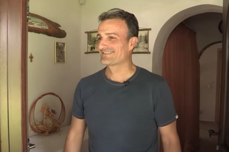 Deset godina je ulagao u svaki detalj: Ivan Milinković otvorio vrata vile na Kosmaju Deset godina je ulagao u svaki detalj: Ivan Milinković otvorio vrata vile na Kosmaju