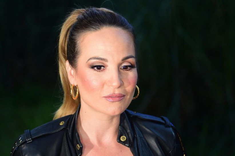 O jetrvi rekla samo jedno... Jelena Tomašević gestom otkrila šta misli o muževljevoj porodici, svi u čudu (FOTO) O jetrvi rekla samo jedno... Jelena Tomašević gestom otkrila šta misli o muževljevoj porodici, svi u čudu (FOTO)