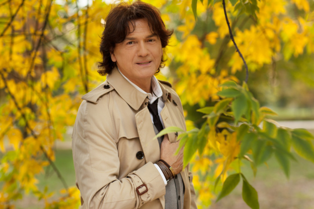 Aranđelovdan kod Zdravka Čolića: Ćerka Una sa cegerom u crkvi, pokazala porodičnu slavsku atmosferu [FOTO]